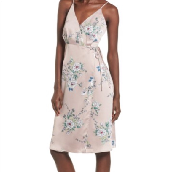 {Astr The Label} Mauve Satin Floral Wrap Dress - Picture 8 of 8
